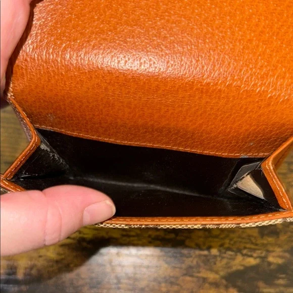 Gucci Beige Monogram Wallet - Picture 9 of 12